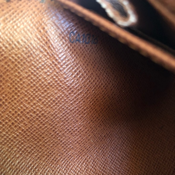 Louis Vuitton Sarah Monogram Leather Wallet Authentic with flaws Made in Italy - Picture 9 of 14
